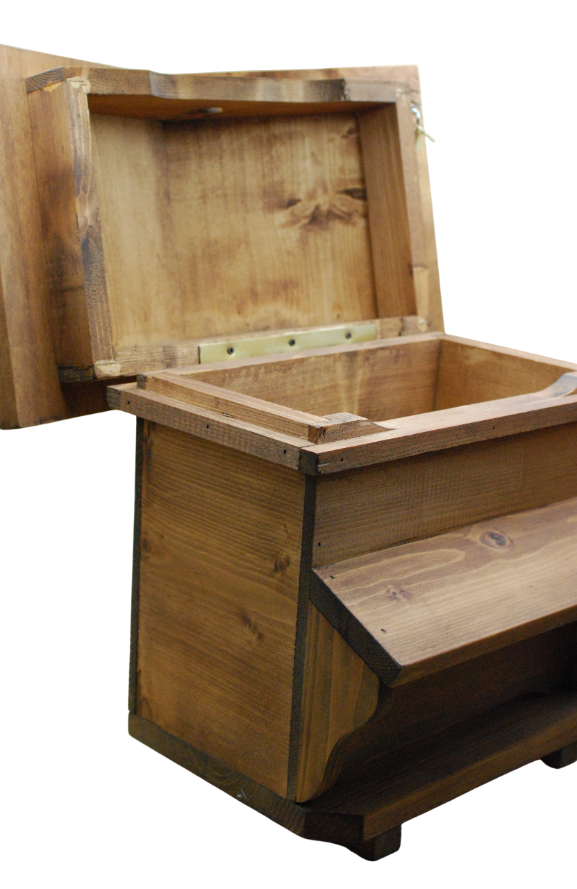 cassetta portalettere in legno artigianale con coperchio aperto