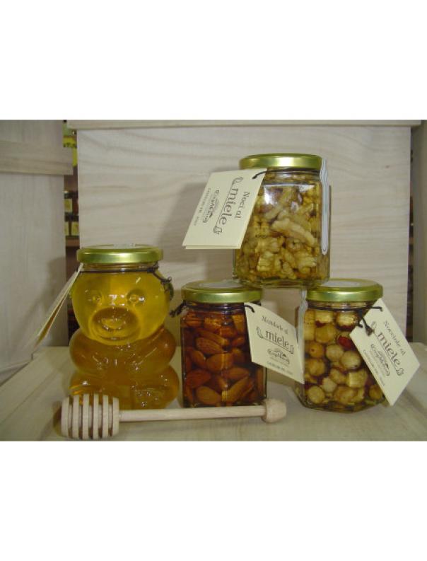 vasetti di miele e frutta secca ideale per confezioni regalo abbinati a cestino cartoncino