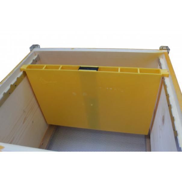 Nutritore a tasca plastica montato all'interno di arnia Dadant Blatt