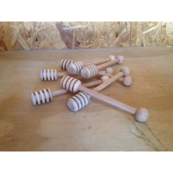 spargimiele in legno di faggio su piano in legno uso alimentare miele