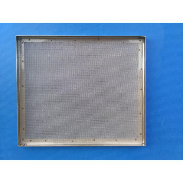 Cassettino in rete inox per essiccatoio polline in primo piano