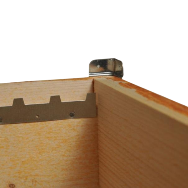 Angolare per arnia fissato su bordo interno melario