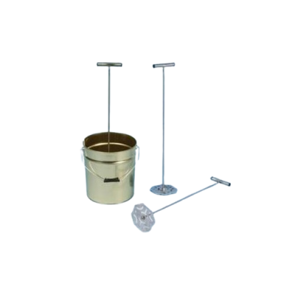 Agitatore manuale inox per miele mostrato con secchio